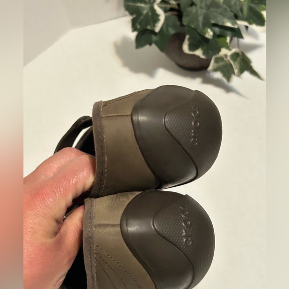 CROCS Women's Brown Mary Jane Flats - Picture 3 of 6